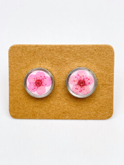 Stud earrings with pink flowers in white lacquer