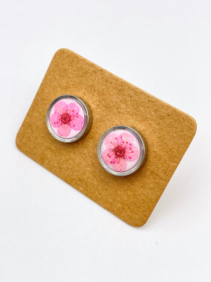 Stud earrings with pink flowers in white lacquer