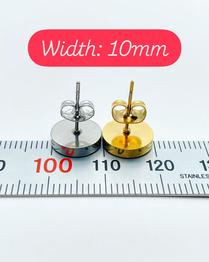 Stud earrings with red flowers in black lacquer