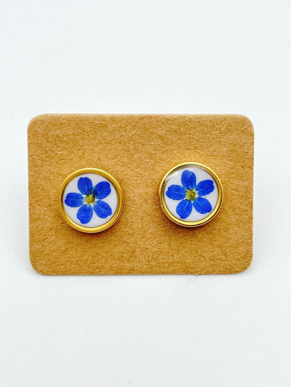 Stud earrings with forget-me-not flowers in 10mm