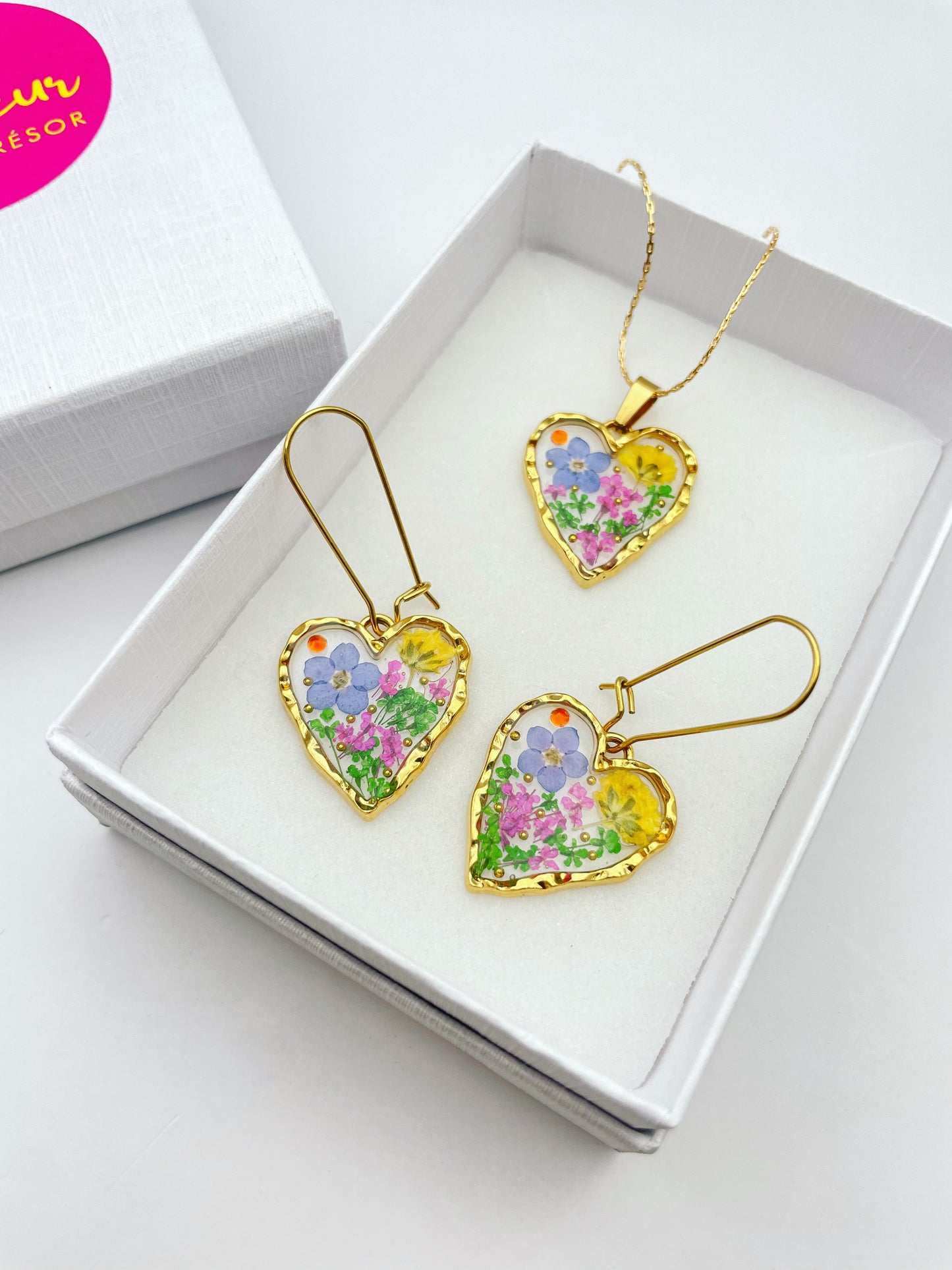 Heart dangle earrings with forget-me-not in gold or silver