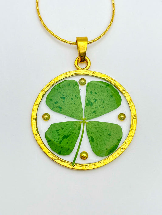 Four-leaf clover good luck necklace in medium size