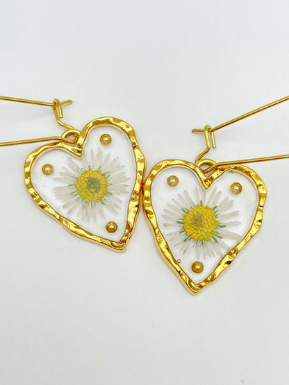 Heart dangle earrings with daisy flowers and gold beads