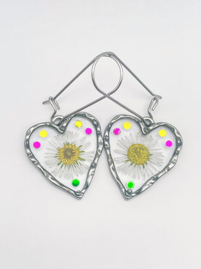 Heart dangle earrings with daisy flowers and colourful crystals