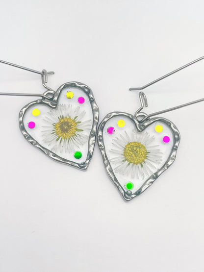 Heart dangle earrings with daisy flowers and colourful crystals