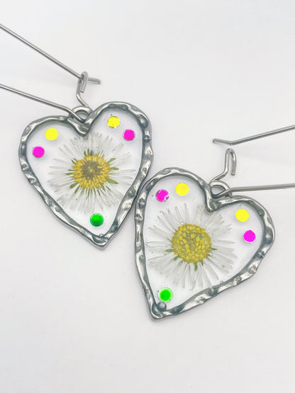 Heart dangle earrings with daisy flowers and colourful crystals