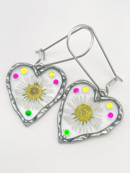 Heart dangle earrings with daisy flowers and colourful crystals