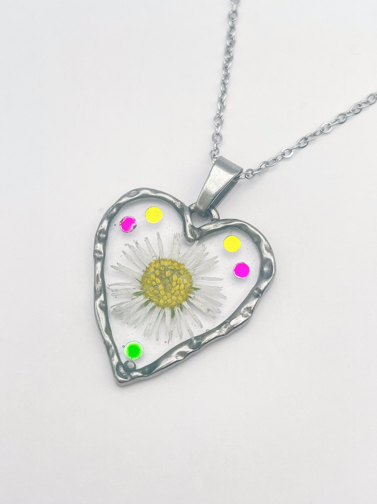 Heart pendant necklace with daisies and colourful crytals