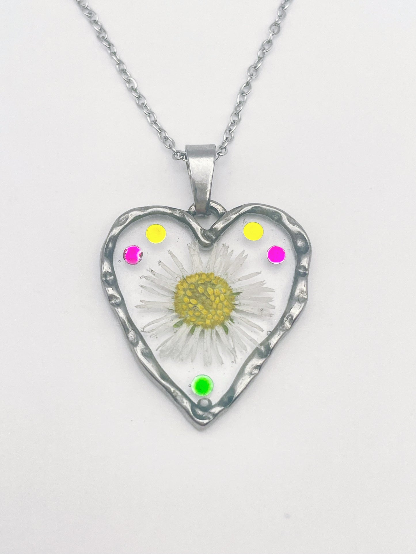 Heart pendant necklace with daisies and colourful crytals