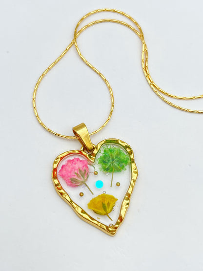 Heart pendant necklace with colourful beby's breath flowers