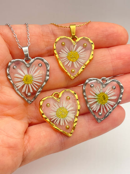 Heart dangle earrings with daisy flowers and gold beads