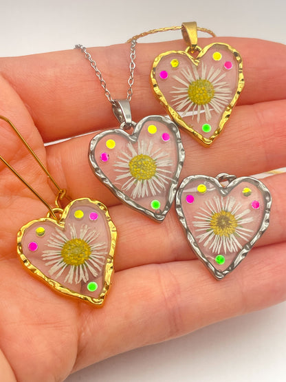 Heart dangle earrings with daisy flowers and colourful crystals