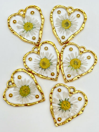 Heart dangle earrings with daisy flowers and gold beads