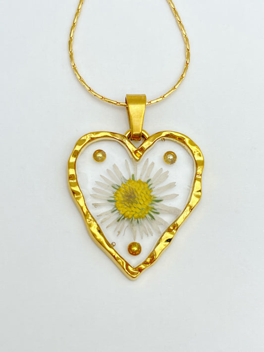 Heart pendant necklace with daisies and gold beads