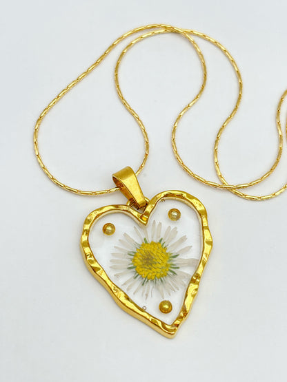 Heart pendant necklace with daisies and gold beads