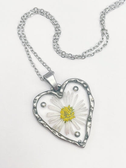 Heart pendant necklace with daisies and silver beads
