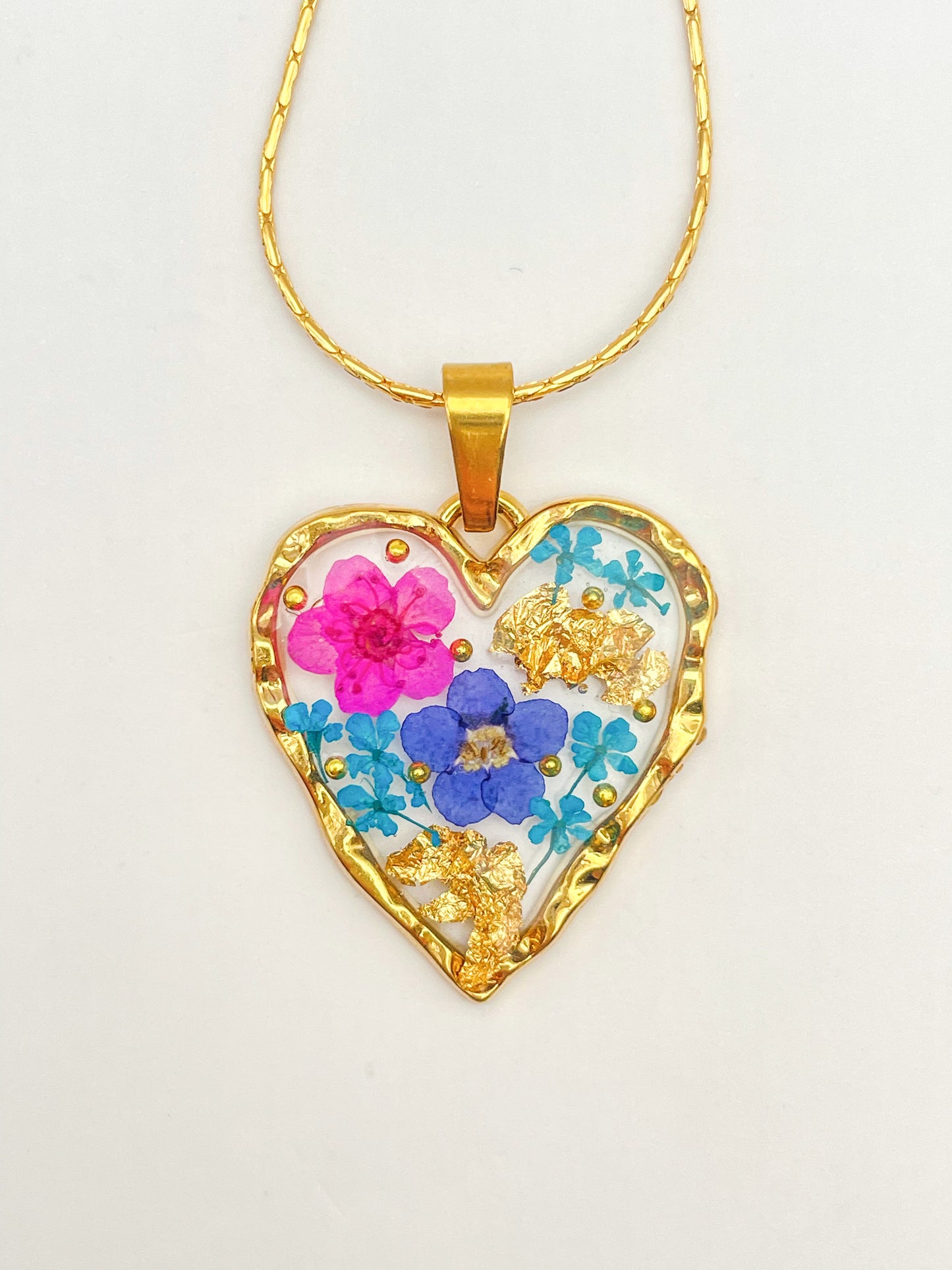 Heart necklace with forget-me-not and pink flowers