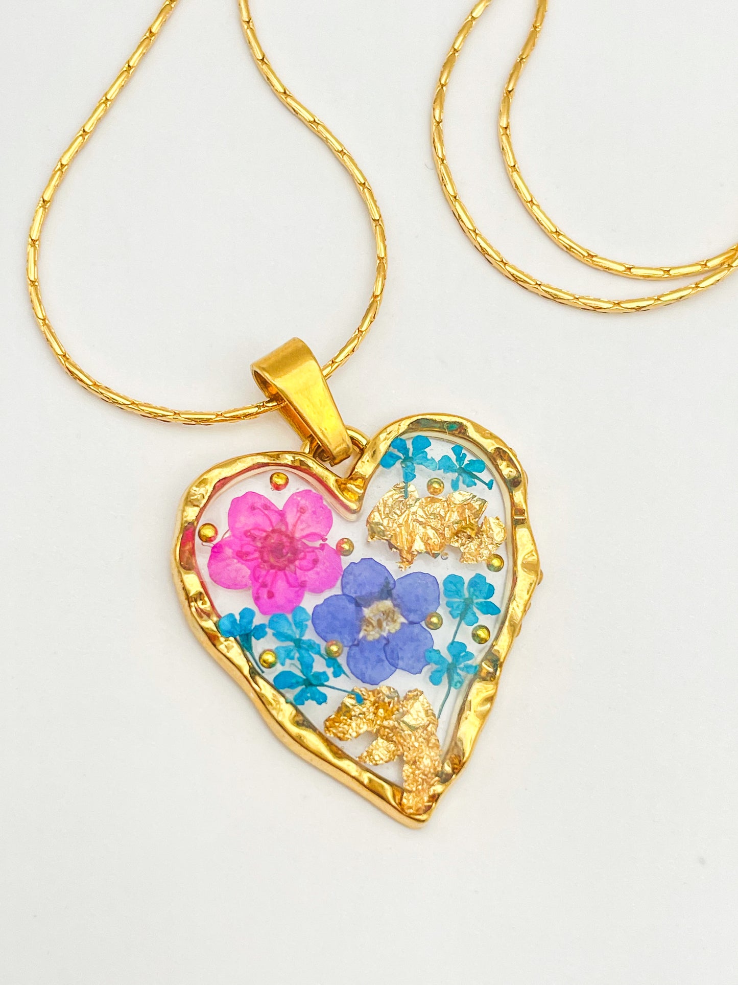 Heart necklace with forget-me-not and pink flowers