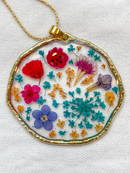 Large pendant necklace with blue and pink Flower
