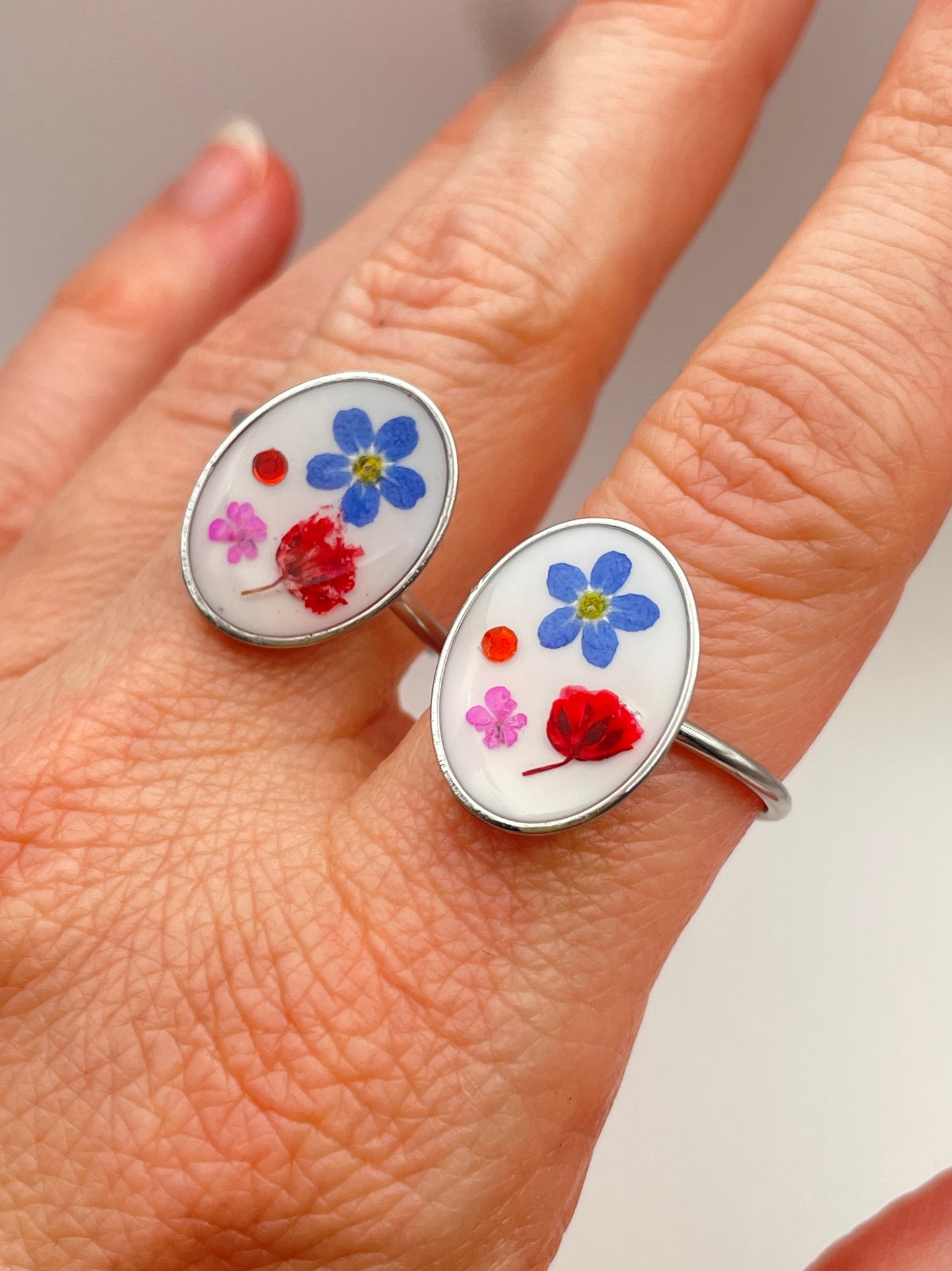 Ring mit echten Blumen im Marie-Antoinette-Stil