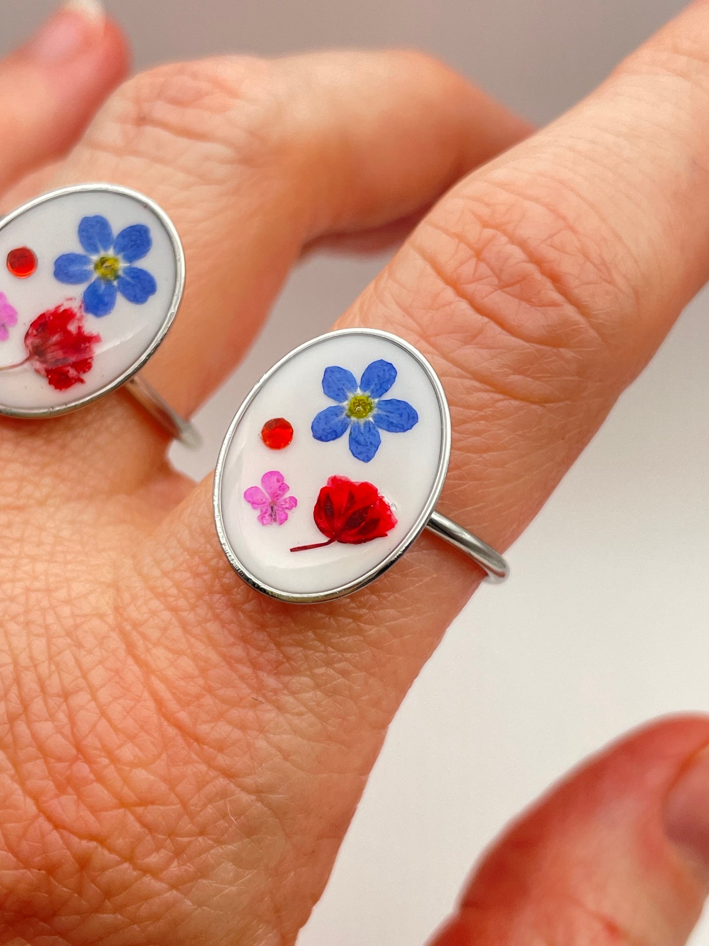 Ring mit echten Blumen im Marie-Antoinette-Stil