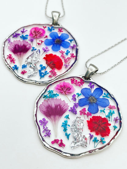 Statement necklace with colourful flowers in silver