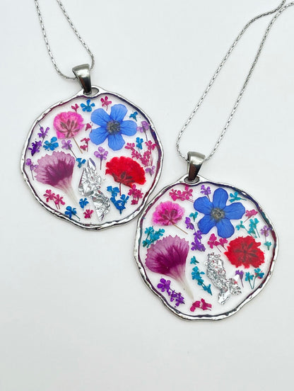 Statement necklace with colourful flowers in silver