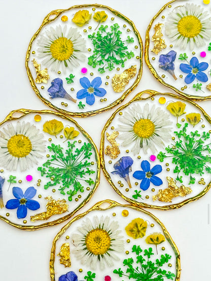 Statement necklace with daisy, lavender and forget-me-not flowers