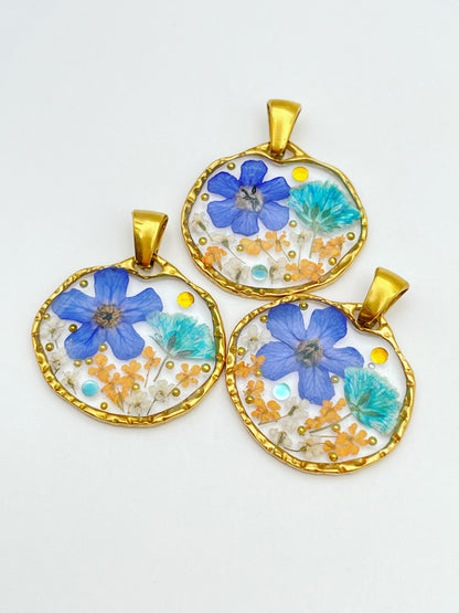 Boucles d'oreilles pendantes avec fleurs aux couleurs vintage