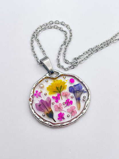 Pendant necklace with lavender and pink flowers