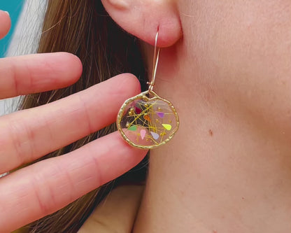 Boucles d'oreilles robots souriants mignons faits à la main avec des fleurs
