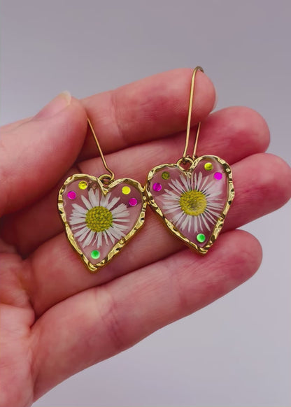 Heart pendant necklace with real daisies in gold or silver