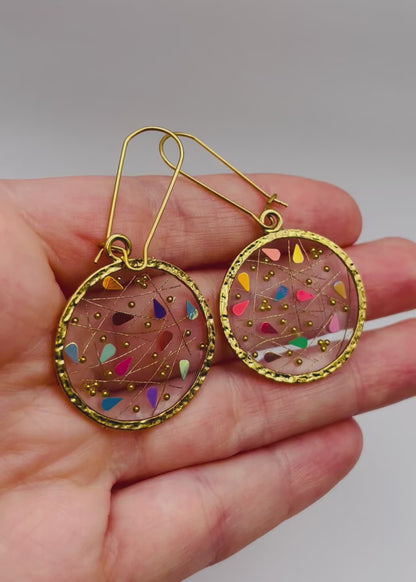 Elegant disco pendant necklace with gold sparkles