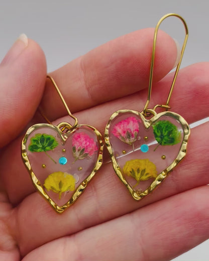 Heart pendant necklace with colourful beby's breath flowers