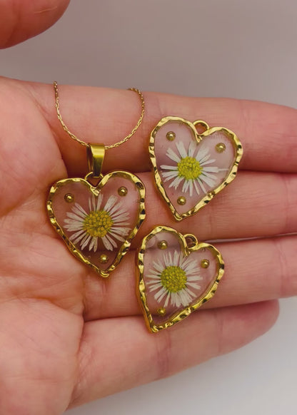 Heart dangle earrings with daisy flowers and gold beads