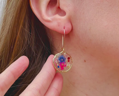 Boucles d'oreilles pendantes avec fleurs de coquelicot et de marguerite