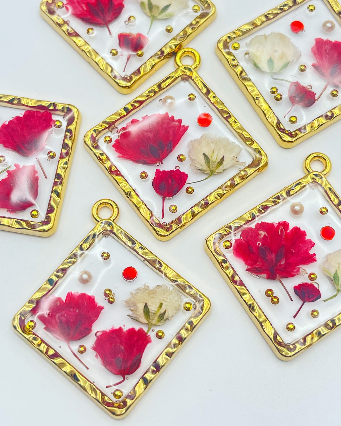 Square pendant necklace with red poppies and baby's breath