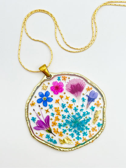 Grandes boucles d'oreilles pendantes avec fleurs bleues et roses